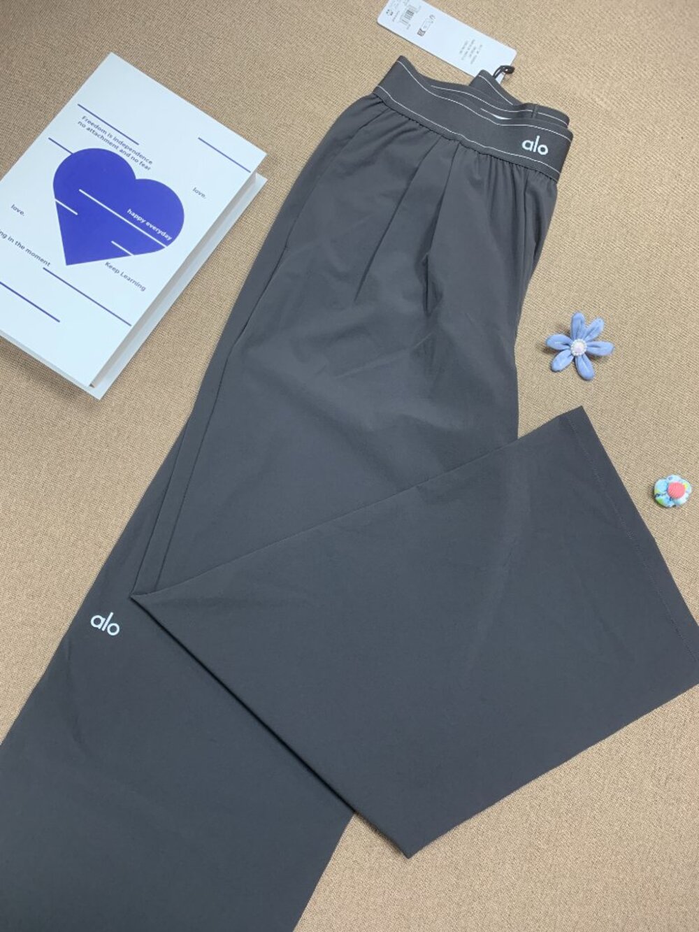 🦝ALO Yoga Dark Gray Suit Up Trouser🤳NWT Work Casual 30" Inseam - Picture 4 of 10